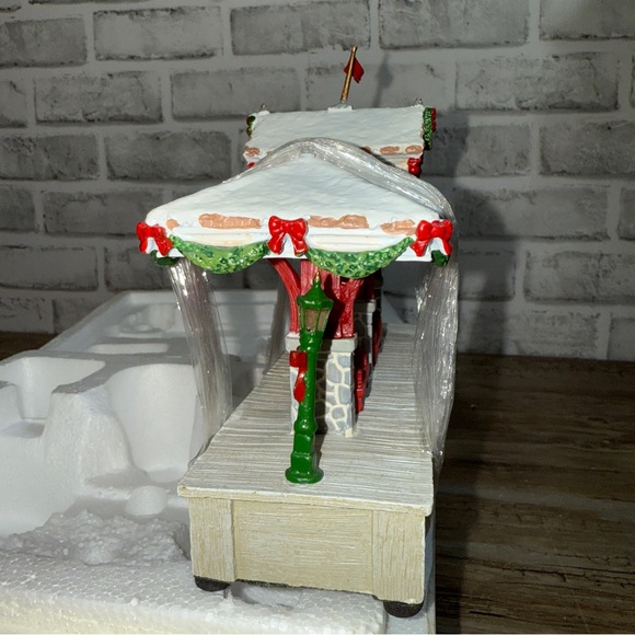 Hawthorne Village Coca Cola Passenger Depot w/ Lights
Open box, never used - Picture 4 of 8